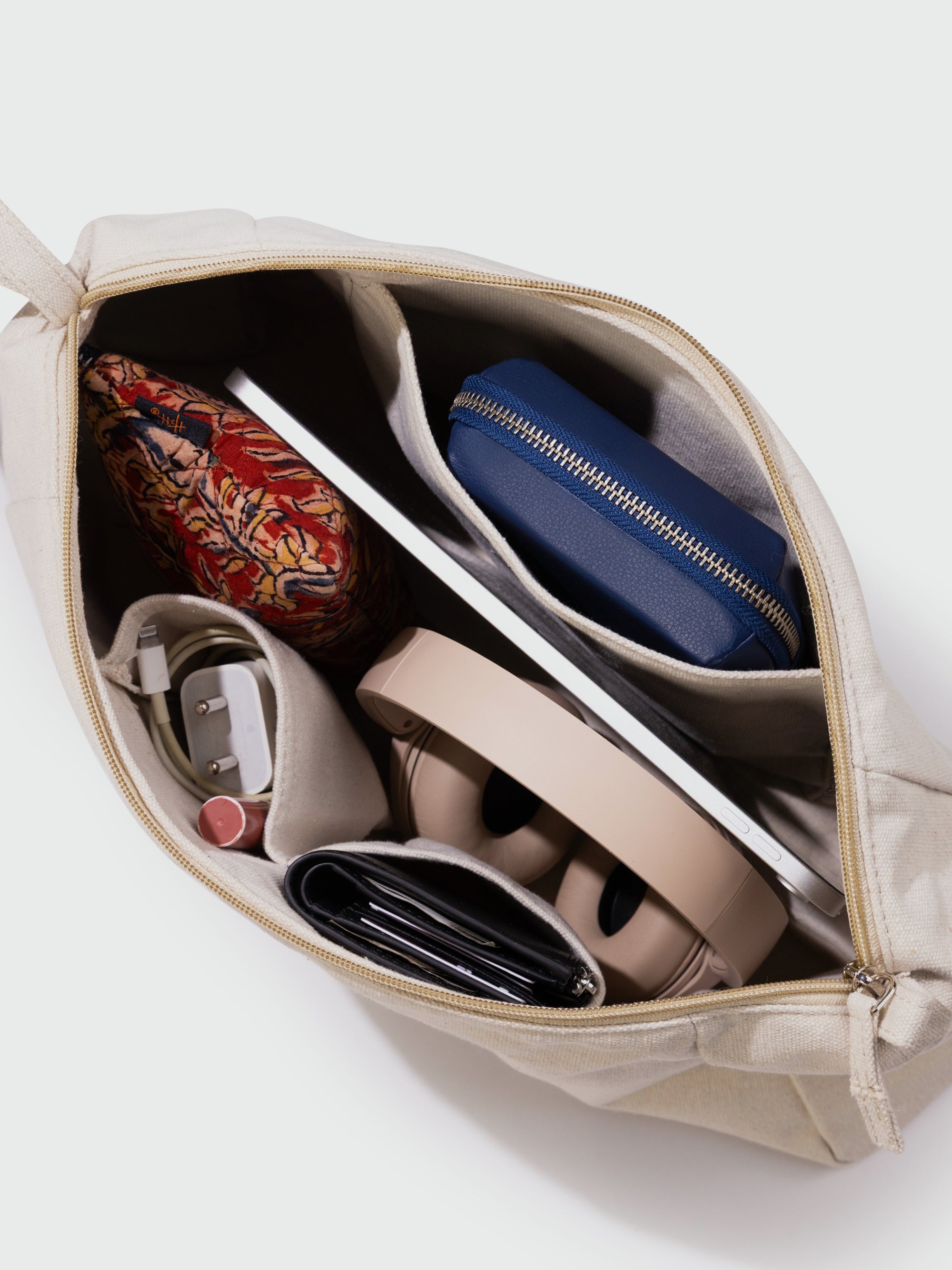 ON THE GO LILAC SHOULDER BAG