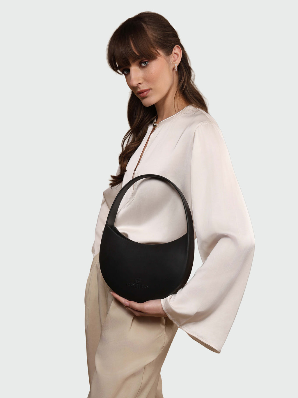 WEEKENDER BLACK HAND BAG